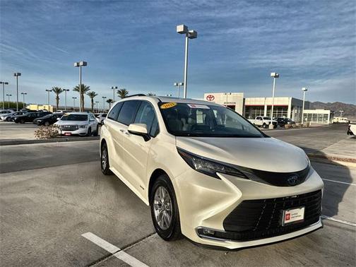 2021 Toyota Sienna XLE 8 Passenger