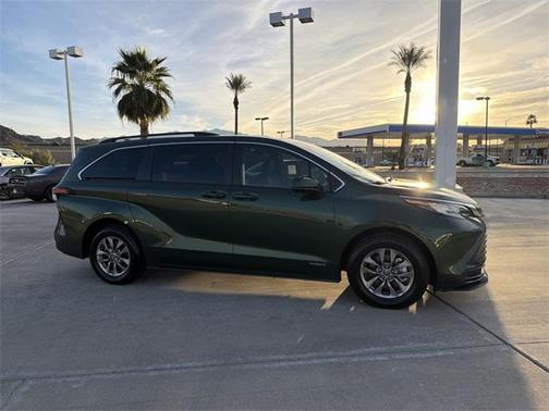 2021 Toyota Sienna LE