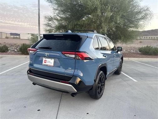 2022 Toyota RAV4 Hybrid SE