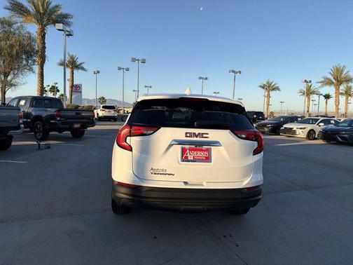 Summit White 2018 GMC Terrain SLE
