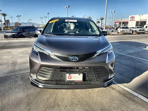 2023 Toyota Sienna XLE 8 Passenger