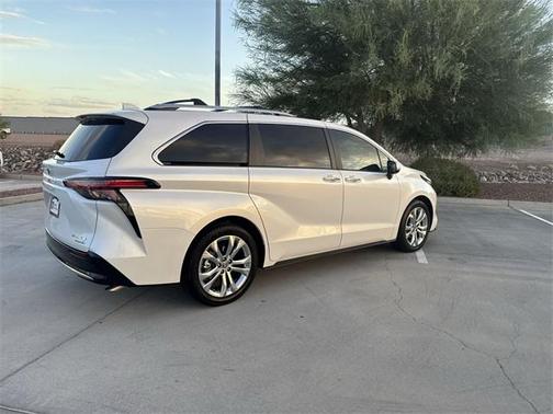 2023 Toyota Sienna Platinum 7 Passenger