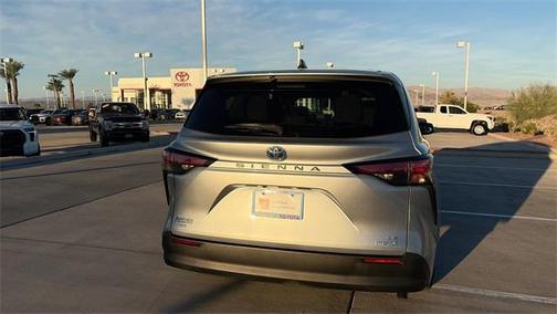 2021 Toyota Sienna LE