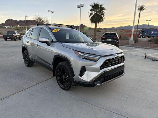 2025 Toyota RAV4 Hybrid SE