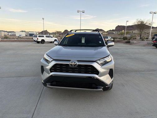 2025 Toyota RAV4 Hybrid SE