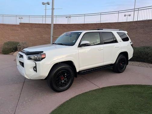 Photo 2 of 14 of 2022 Toyota 4Runner SR5 Premium