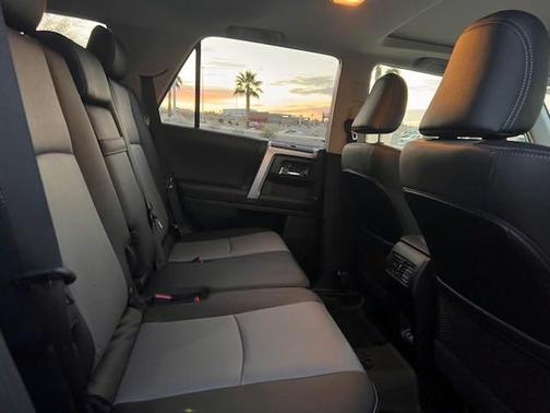 Photo 5 of 14 of 2022 Toyota 4Runner SR5 Premium