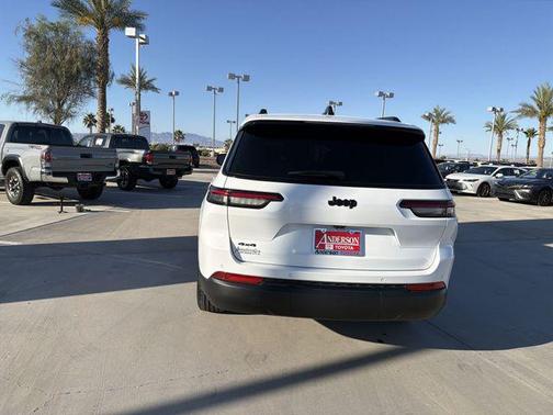 Bright White Clearcoat 2024 Jeep Grand Cherokee L Altitude