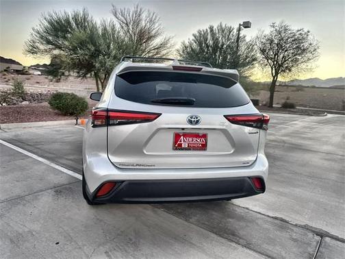 2022 Toyota Highlander Hybrid XLE