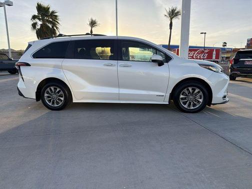 2021 Toyota Sienna XLE 7 Passenger