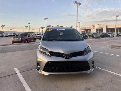 2020 Toyota Sienna SE