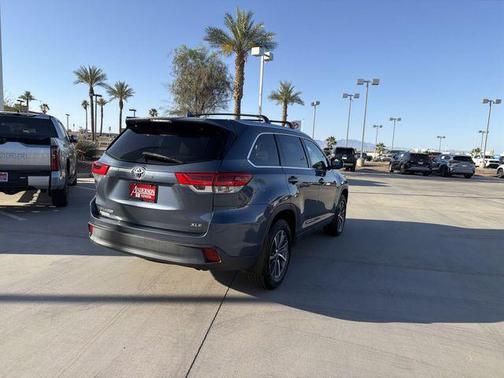 Shoreline Blue Pearl 2019 Toyota Highlander XLE