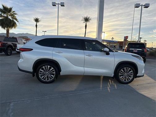2022 Toyota Highlander Platinum