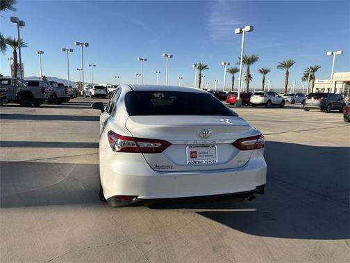 Wind Chill Pearl 2018 Toyota Camry XLE