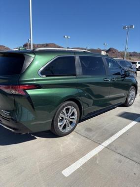 2022 Toyota Sienna Platinum
