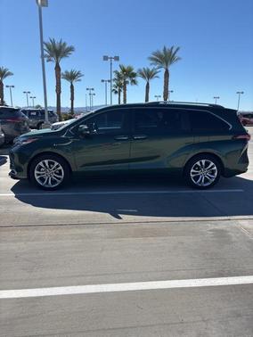2022 Toyota Sienna Platinum
