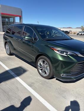 2022 Toyota Sienna Platinum
