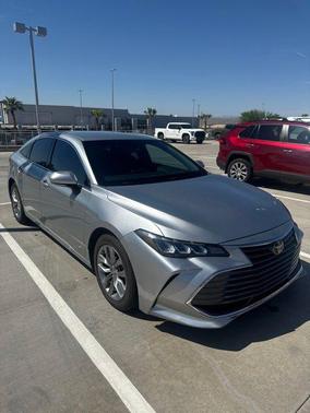 Celestial Silver Metallic 2019 Toyota Avalon XLE