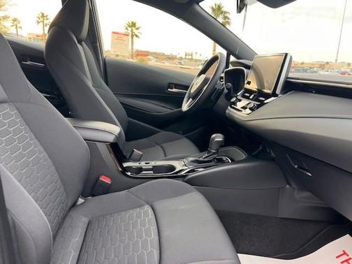 Photo 4 of 14 of 2023 Toyota Corolla Hatchback SE