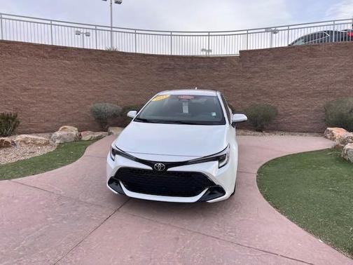 Photo 3 of 14 of 2023 Toyota Corolla Hatchback SE