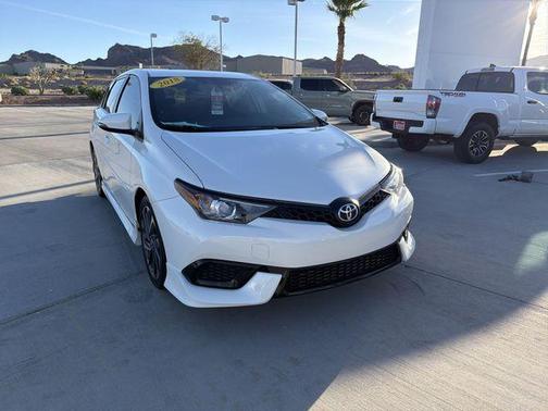 Blizzard Pearl 2018 Toyota Corolla iM Base