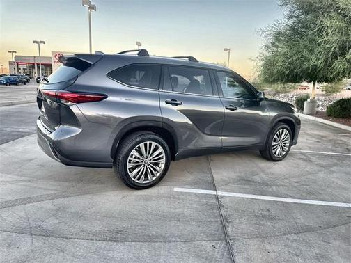 2023 Toyota Highlander Platinum