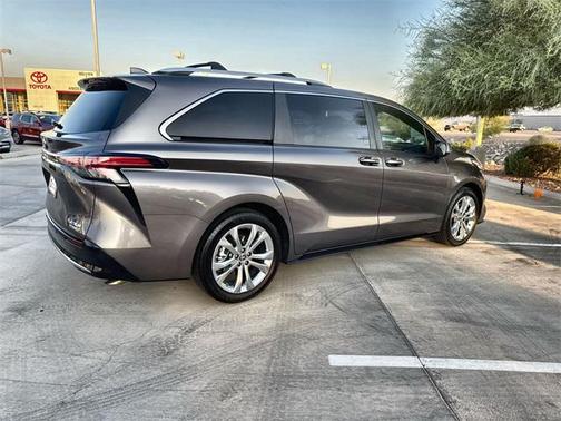 2023 Toyota Sienna Platinum 7 Passenger