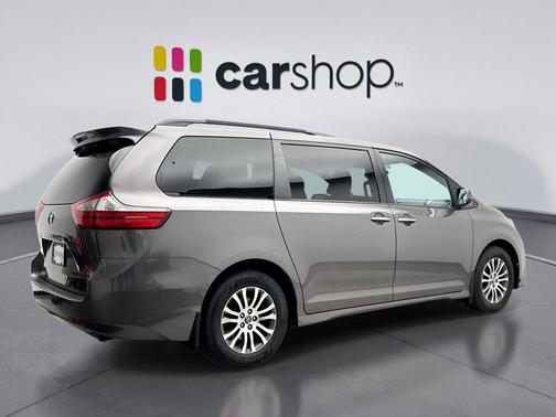 2018 Toyota Sienna XLE