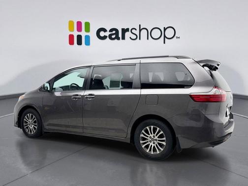 2018 Toyota Sienna XLE