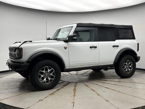Oxford White 2021 Ford Bronco Badlands