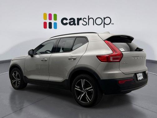 2023 Volvo XC40 B5 Plus Dark Theme