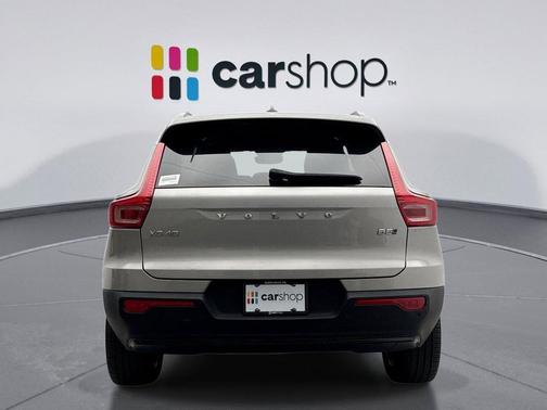 2023 Volvo XC40 B5 Plus Dark Theme