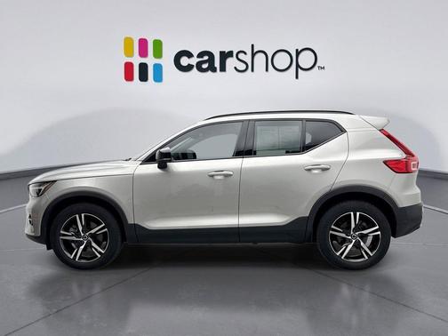 2023 Volvo XC40 B5 Plus Dark Theme