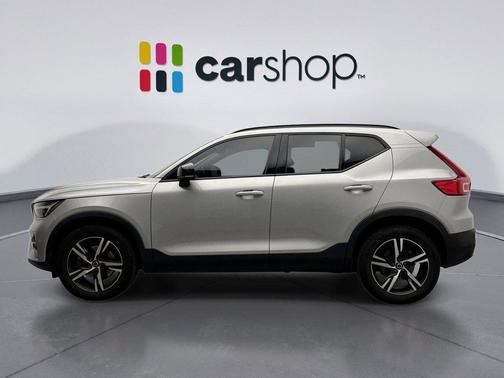 2023 Volvo XC40 B5 Plus Dark Theme