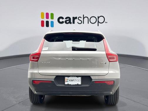 2023 Volvo XC40 B5 Plus Dark Theme