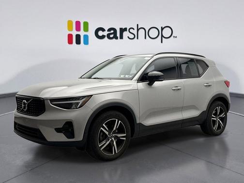 2023 Volvo XC40 B5 Plus Dark Theme