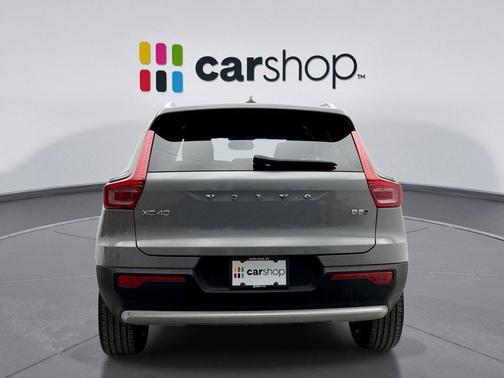 2025 Volvo XC40 B5 Core Bright Theme