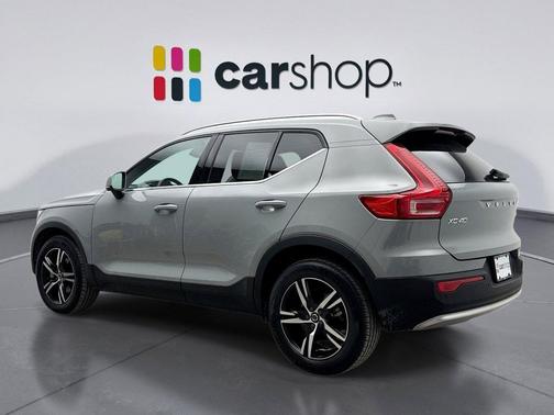 2025 Volvo XC40 B5 Core Bright Theme