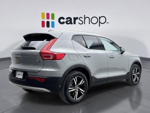 2025 Volvo XC40 B5 Core Bright Theme