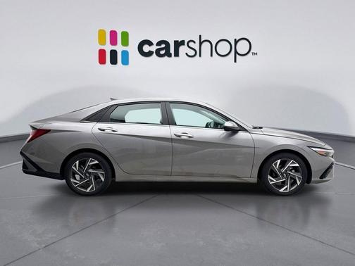 Fluid Metal 2024 Hyundai ELANTRA Limited
