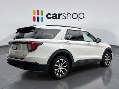 Star White Metallic Tri-Coat 2025 Ford Explorer ST-Line