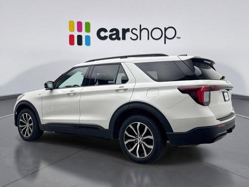 Star White Metallic Tri-Coat 2025 Ford Explorer ST-Line