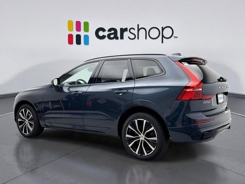 2024 Volvo XC60 B5 Ultimate Dark Theme