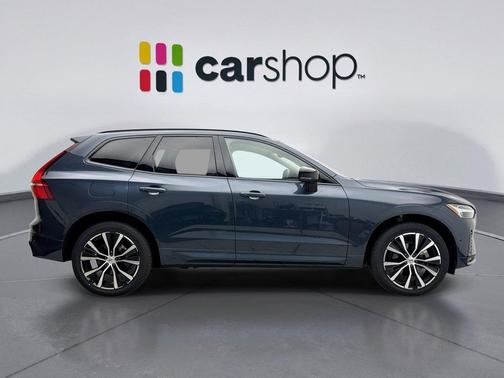 2024 Volvo XC60 B5 Ultimate Dark Theme