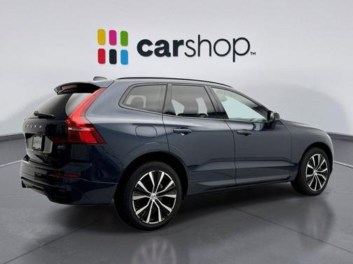 2024 Volvo XC60 B5 Ultimate Dark Theme