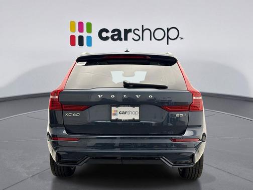2024 Volvo XC60 B5 Ultimate Dark Theme