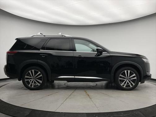 2022 Nissan Pathfinder Platinum 4WD