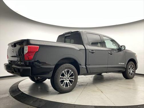 2022 Nissan Titan SV