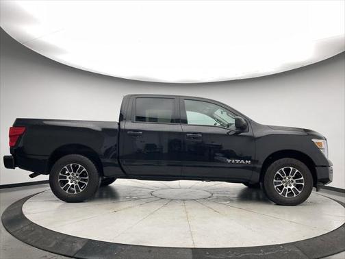 2022 Nissan Titan SV