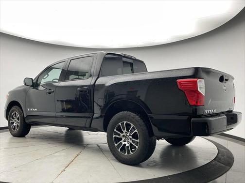 2022 Nissan Titan SV